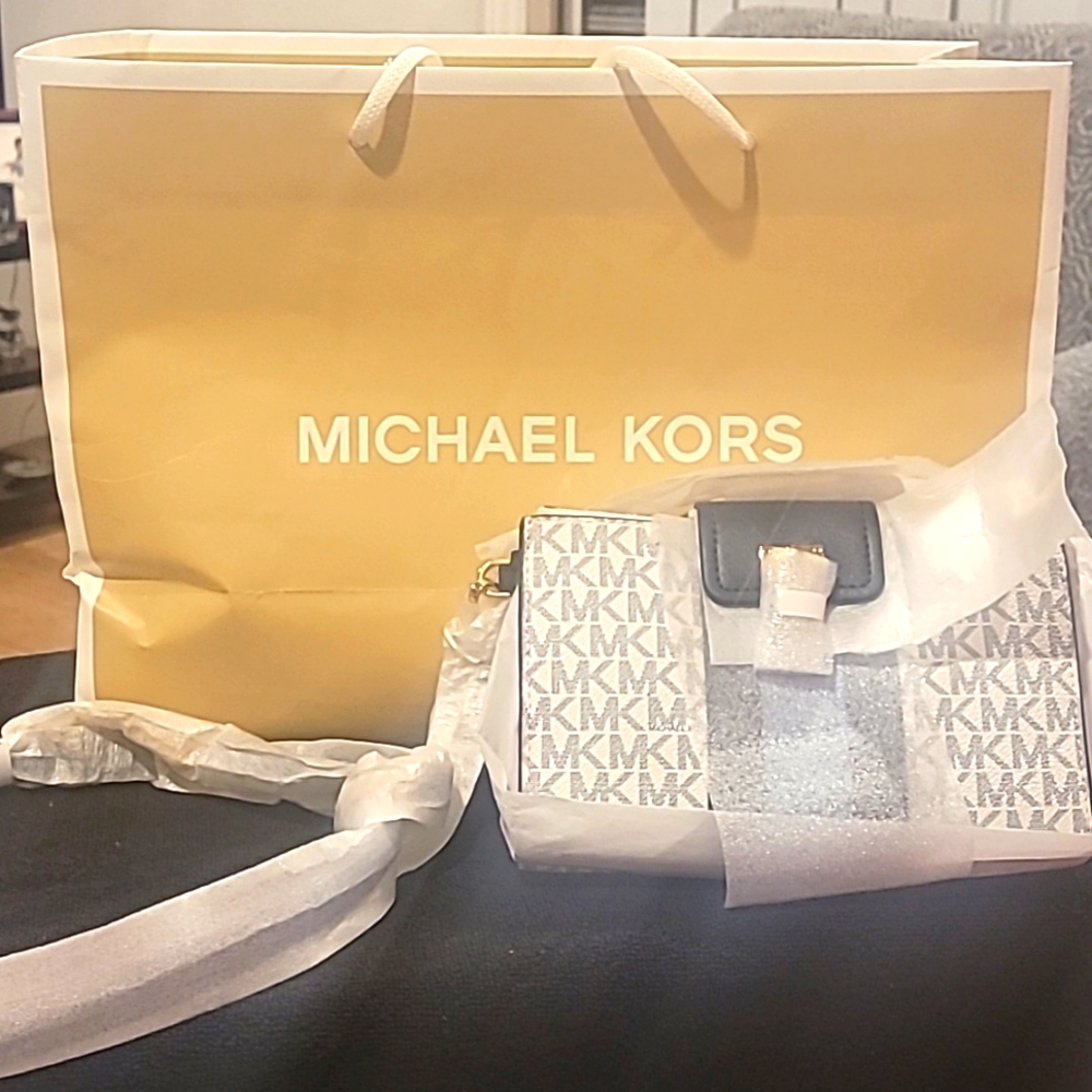 Stunning MK Purse
